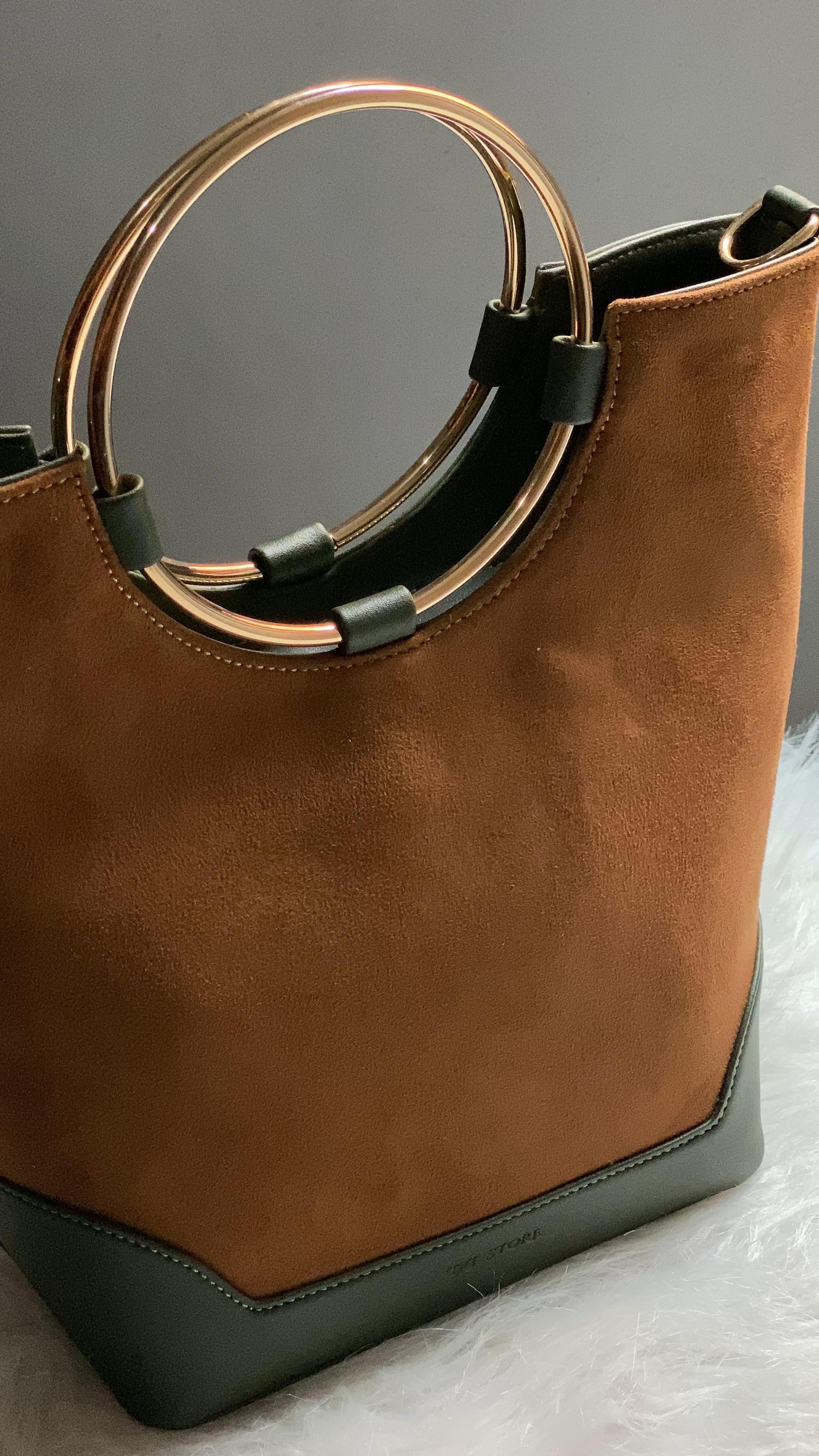 69- two met women bag-08