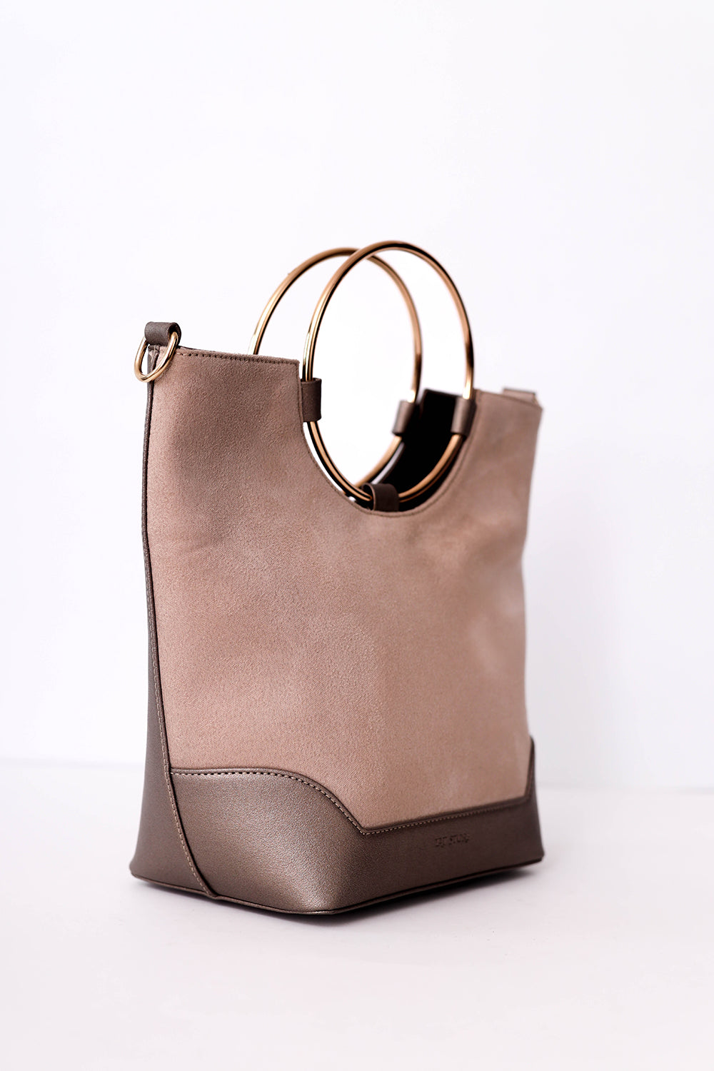 69- two met women bag-07